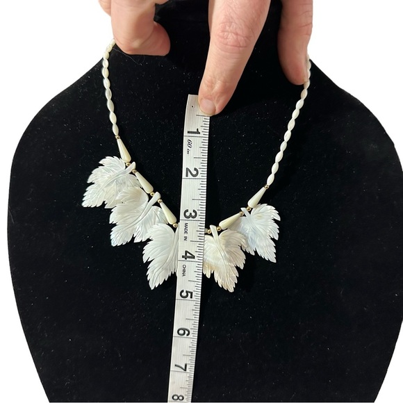 Vintage MOP Mother of Pearl & Gold Tone Beaded Large Leaves Necklace 18” Natural - Picture 8 of 10